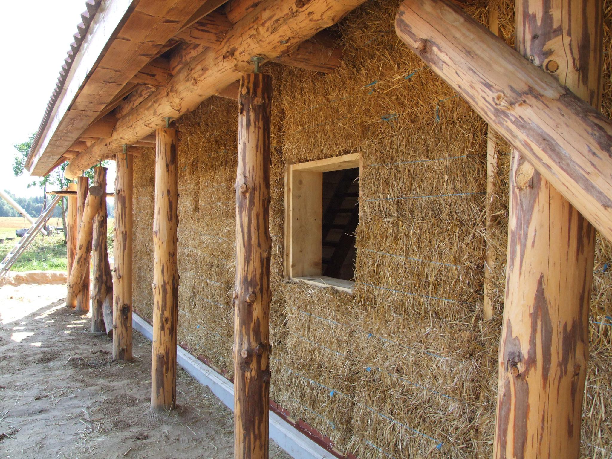 strawbale02.jpg strawbale02.jpg