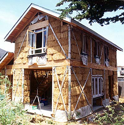 housing:natural_building_methods:strawbale:strawbale01.jpg